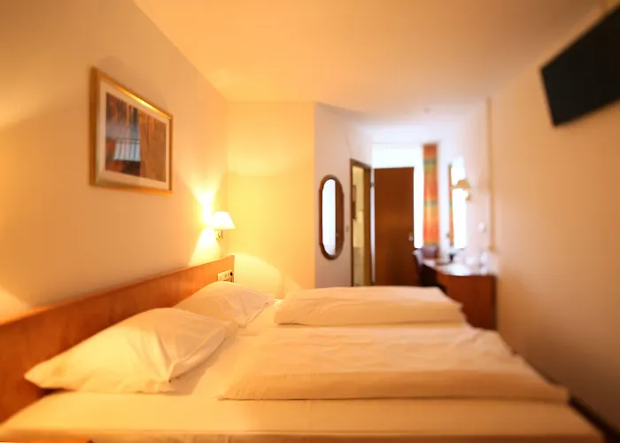 马瑞亚拉霍夫酒店 3*