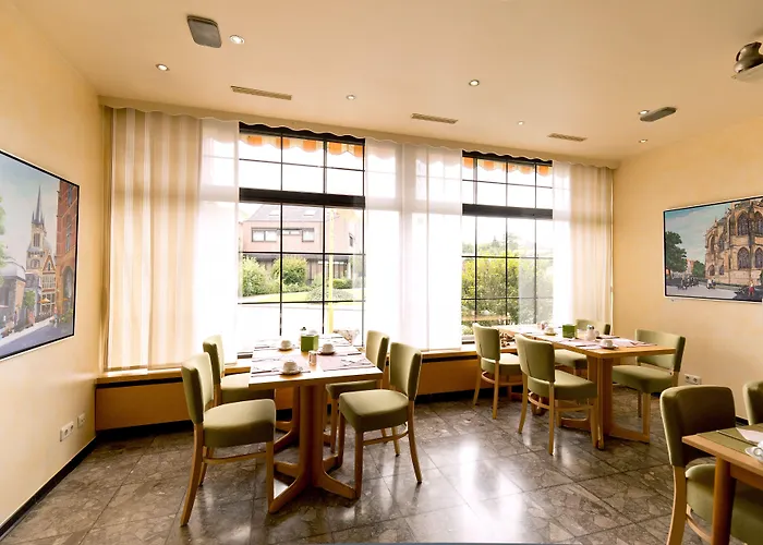 马瑞亚拉霍夫酒店 3*